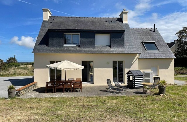 5 bedroom private vacation home in Guissény