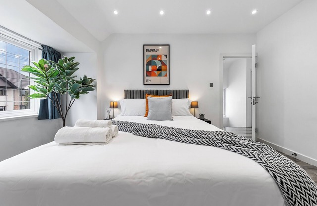 5 Bedrooms house near Wembley StadiumI Free parking I Discounts for Longer Stays