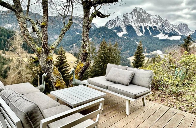 5 BR Gstaad Paradise View Chalet with Outdoor Jacuzzi