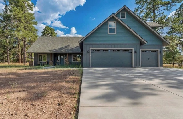 5-BR Mountain Home by Golf Course + Studio