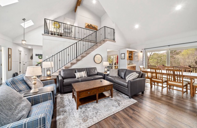5 BR - Walk to Resort Amenities! Close Mnt Views! Backyard Firepit!