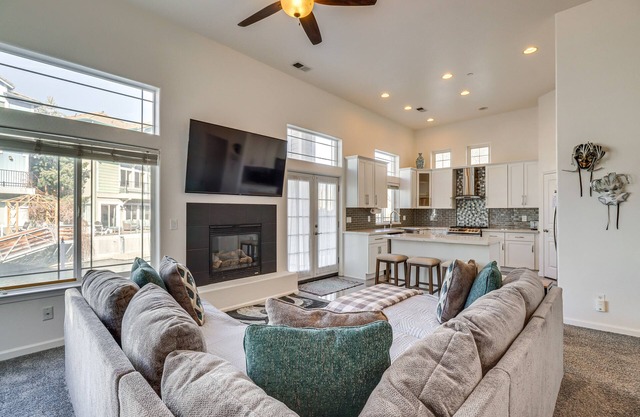 5 Mi to Downtown Reno: Home w/Lake Access!