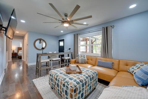 5 Mi to Lake Thom-A-Lex Pet-Friendly Retreat