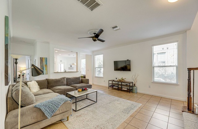 5 Mi to Lake Travis: Pet-Friendly Home w/Yard!