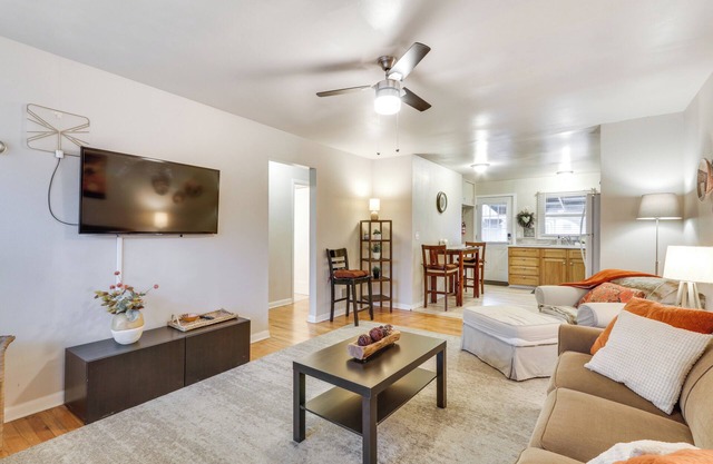 5 Mi to Oregon Zoo: Apartment w/Private Yard