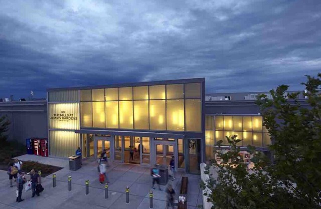 5 min to the Newark Airport and Jersey Garden Mall