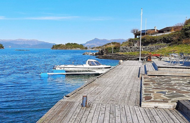 5 person holiday home in Sjernarøy