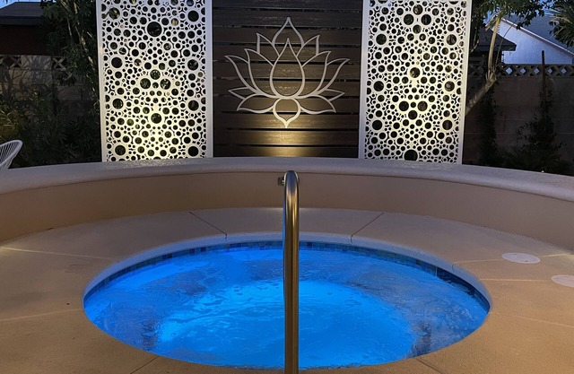 5-STAR GORGEOUS JACUZZI SINGLE STORY HOME CLOSE TO STRIP. LICENSED/PERMITTED