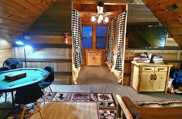 5-star w Pool Cozy Secluded Newly-renovated