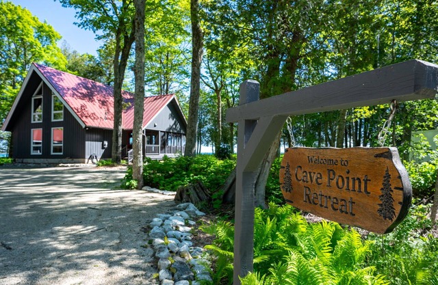 5-Stars! 1.3 Acres On Lk Mich!- Jun 12-19, Jun 26-Jul 3, Aug 21-18 Available!