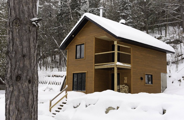 [# 5 The Hare] Rustic chalet by the river.