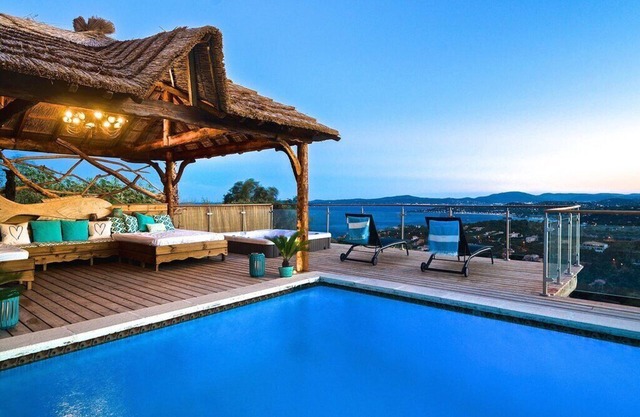 5* villa. Superb sea view. Heated swimming pool. Jacuzzi