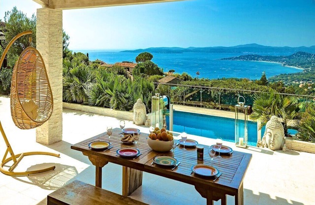 5* VILLA. Superb sea view. Heated swimming pool. Jacuzzi. Sauna