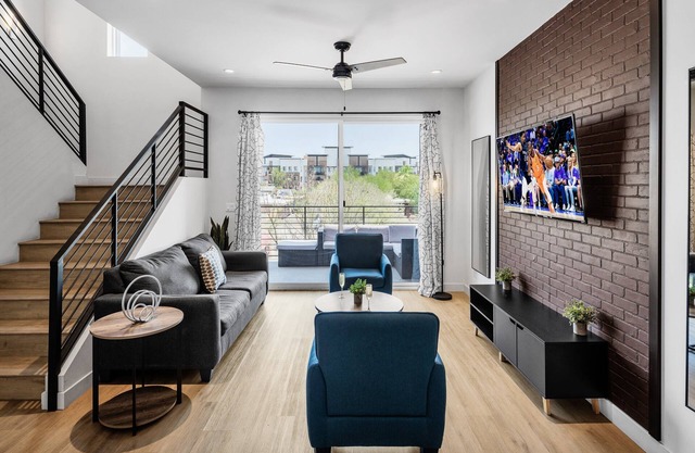 50 Shades - Heart of Old Town - Putting Green