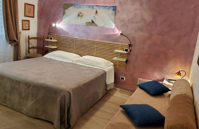 500 mt from the sea 50 meters from the railway station rooms with all comforts