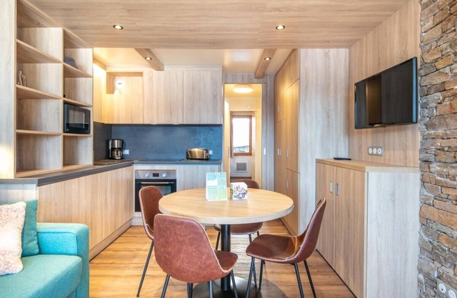 50m from resort center, terrace, balcony, parking, tv, ski locker, 32m², Valmorel