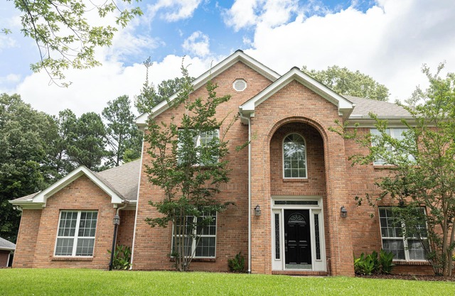 5BR Home near MSU w/Patio & Fireplace