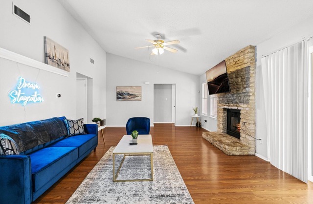 5min from Apple/Domain & 20min from Downtown Austin!