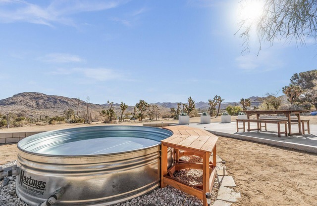 5mins away from Joshua Tree National Park!