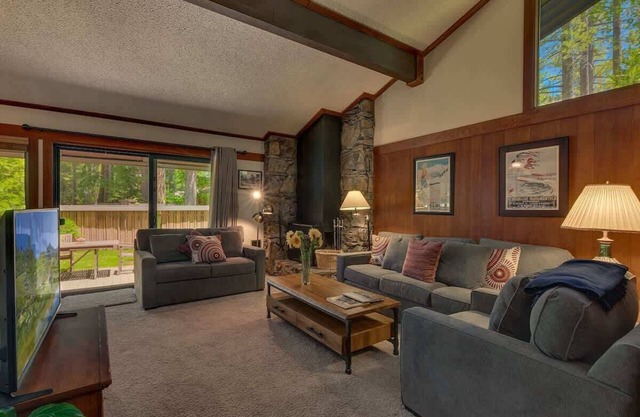 6-8 Miles to Palisades|Alpine|Homewood|Walk to TC