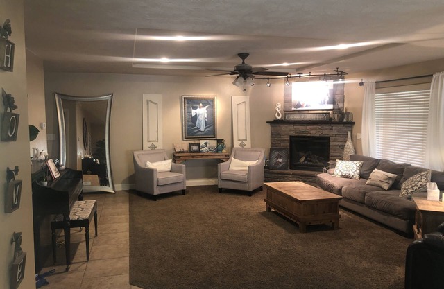 6-Bedroom, 3-Bath—Perfect Group Getaway Home w/HOT TUB!