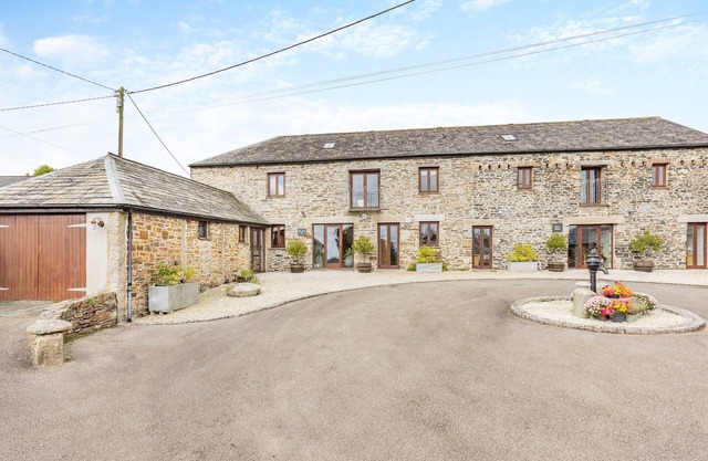 6 bedroom accommodation in Tresmeer, near Launceston