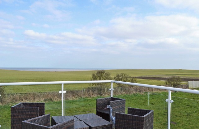 6 bedroom accommodation in Barmston, near Bridlington