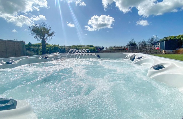 6 bedroom accommodation in Elmer