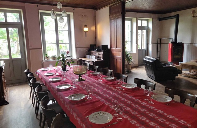 6-bedroom house for up to 15 people