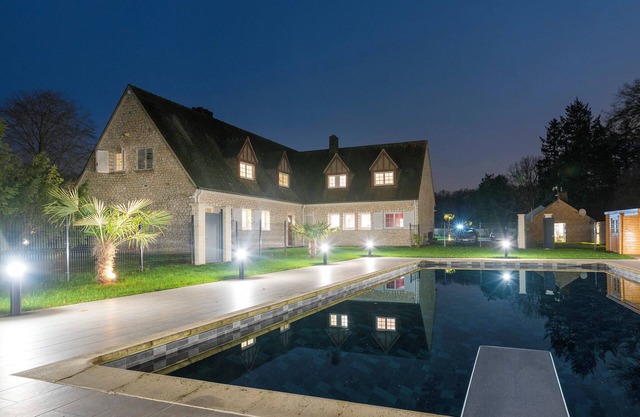 6 bedroom villa with swimming pool