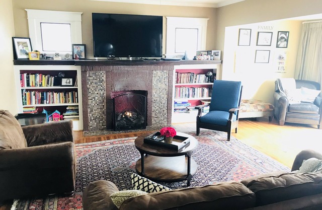 6 BEDROOMS-2 KITCHENS Perfect home for big groups.