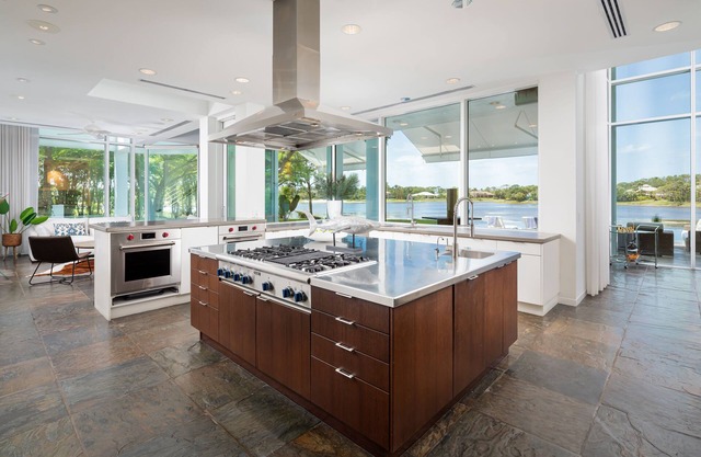 6 BR, 5 1/2 BA 2 Acre Lake Estate Heart Of Pine Ridge Naples