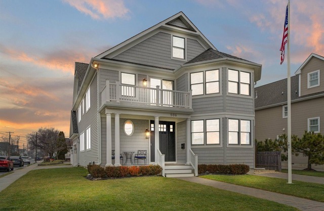 ⭐️ 6 BR Belmar Beach Family Home - Walk to Beach & Lake! ⭐️