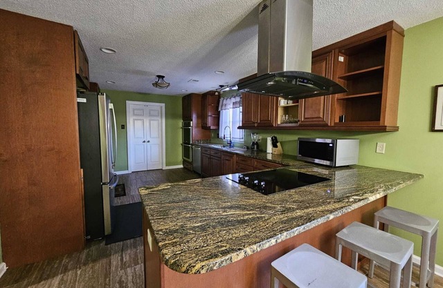6 BR-Charming & Comfort in Memphis