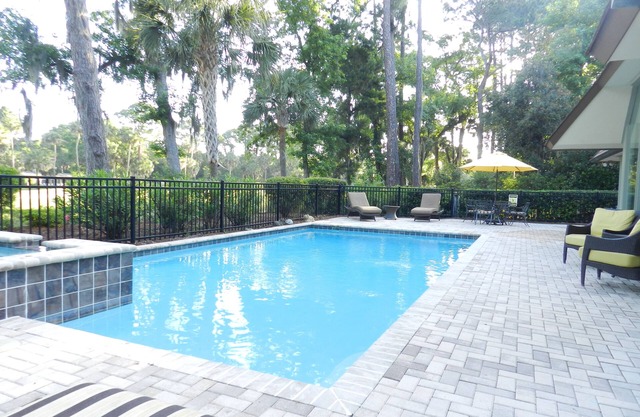 6 N Live Oak Bright Open Home, Golf Views, Short walk to Beach, Pet Friendly