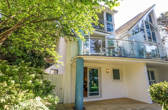 6 RED SAILS, family friendly, luxury holiday cottage in Sandbanks