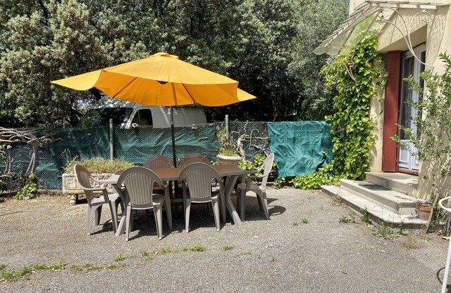 60 m² F3 ground floor apartment in a hillside villa