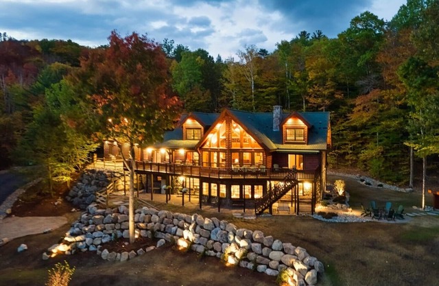 6000 ft² Log Home With Amazing Views ~ 3 Miles To Storyland. No parties/events.
