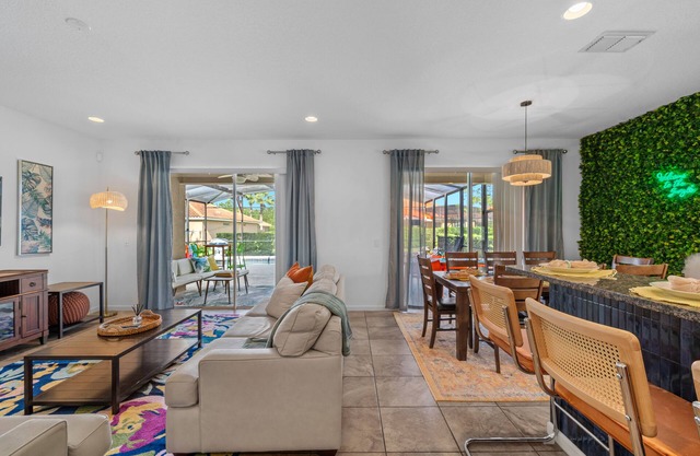 6BD /5BA resort style home with GAME ROOM and POOL! 15-20 minutes to WDW!