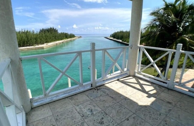 6br/5b Beautiful Waterfront Lux Home w/Ocean Viewn