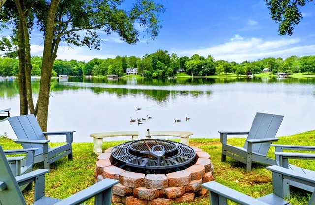 6BR Lakefront @ Lake Anna, Deck, Boat House, Beach