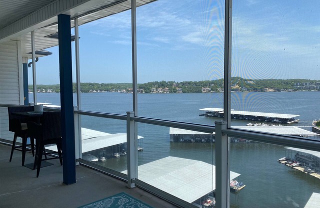 6th Floor Views! 2-Bedroom, 2-Bathroom. Beautiful Lakeside Pool!