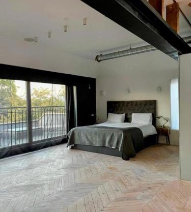 7 Bed House - Sleeps 26 - Parking - Wifi - Garden