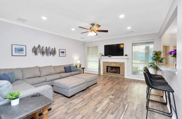 7-Bedroom Hideaway, Pool: 25 Min to Downtown HT