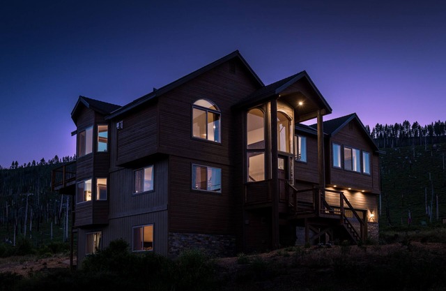 7 BR Estate, Mountain Views, National Forrest, Hot Tub, Sauna, Pool Table, AC
