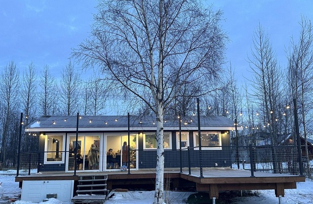 7 Lakefront Cottages and event space in the heart of Wasilla