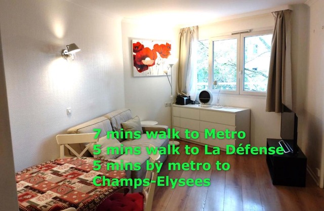 7 min walk Metro, ApartHotel, La Défense