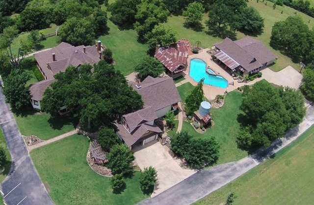 71 Acre Estate - 21 Beds, River, Pool, 11 Miles From Downtown Fort Worth!