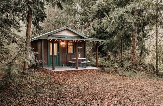 72MF - Rustic - Pets Ok - Sleeps 2 by RedAwning