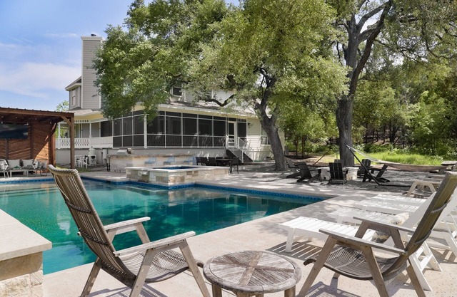 7BR Hill Country Oasis - Pool, Hot Tub & Games for Your Ultimate Getaway